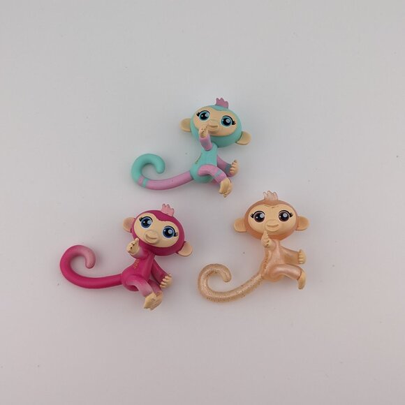 Bundle of 3 Collectible Fingerlings Minis – Series 1 - Picture 1 of 4
